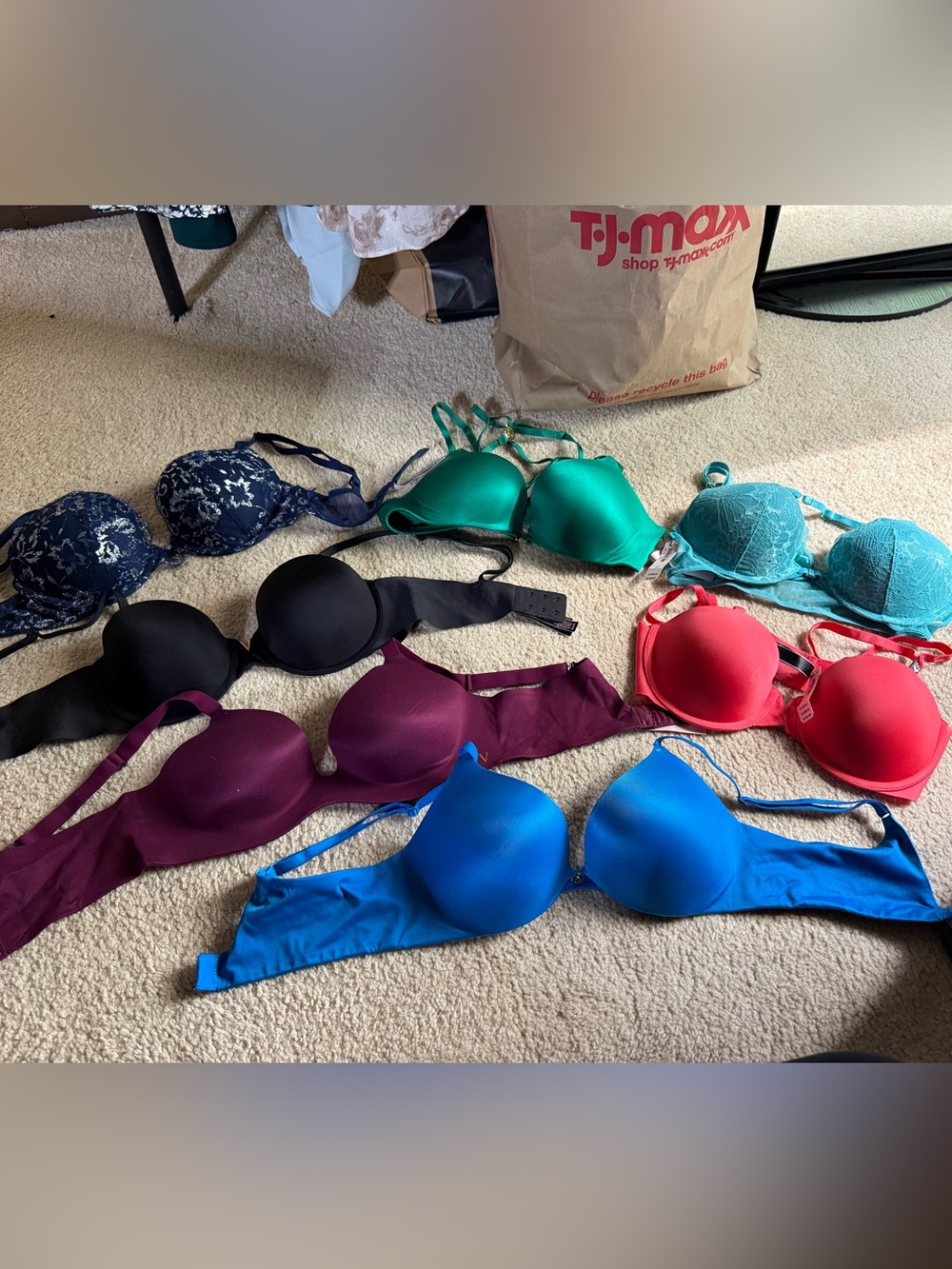 Victoria's Secret 7 Assorted Smooth & Lace Bras –NWT and NWOT, all size 34B